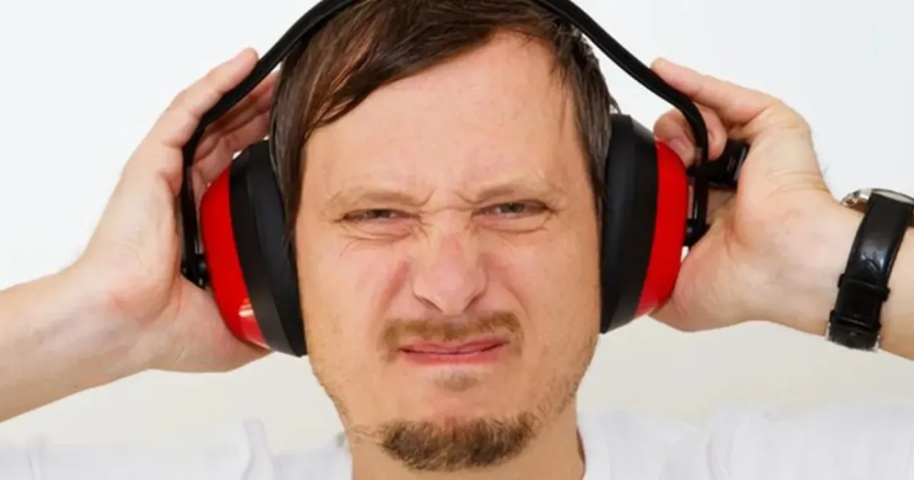 دراسة مهمة للشباب مستخدمي سماعات الأذن 