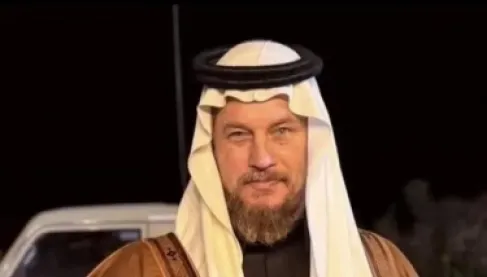 Travis Fimmel Captures Attention in Saudi Attire