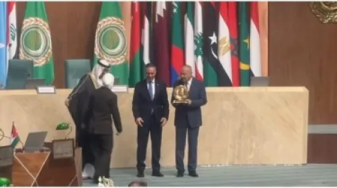 وزارة الصناعة تفوز بجائزة التميز الحكومي العربي كأفضل وزارة عربية