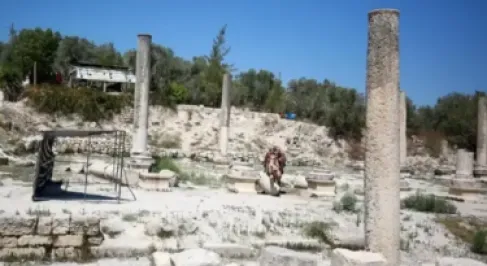 السياحة الفلسطينية: قوات إسرائيلية سرقت أعمدة أثرية