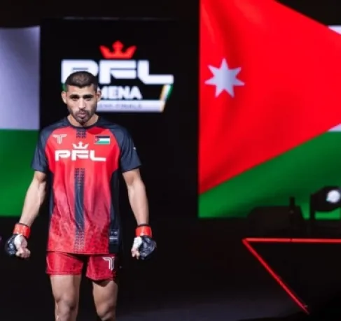 أبزاخ أول أردني يتوَّج بحزام بطولة PFL MENA