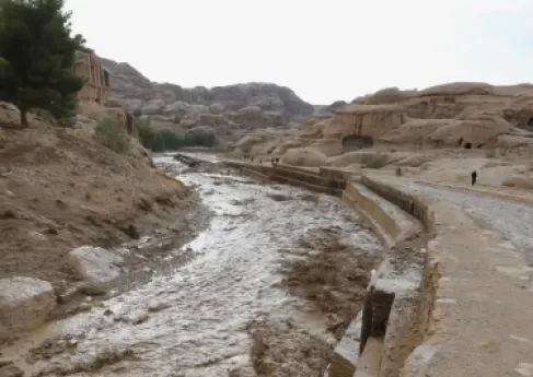 تأخير دوام مدارس البترا