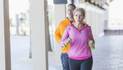 سرعة المشي تحدد مدى نجاح جراحة استبدال مفصل الورك