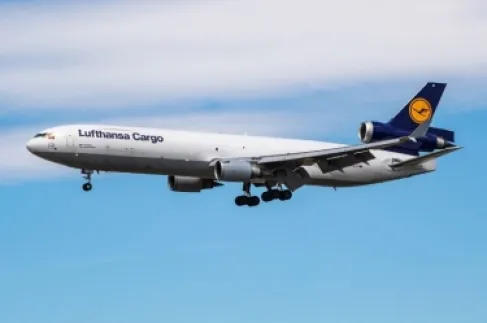 لوفتهانزا الألمانية تحظر نقل الأسلحة إلى إسرائيل