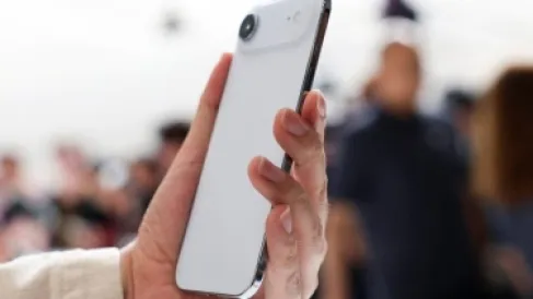 Foldable iPhone will support eSIM only