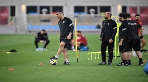 مدرب فلسطين: أتلقى نصائح تكتيكية وفنية من والدتي المقيمة بخيمة بغزة