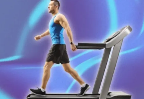 لماذا ينصح الأطباء بالمشي للخلف؟ فوائد غير متوقعة لصحة الجسم