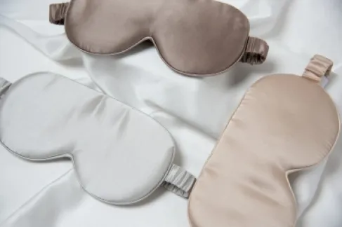 تأثير ماسك العيون أثناء النوم بين الفائدة والمخاطر