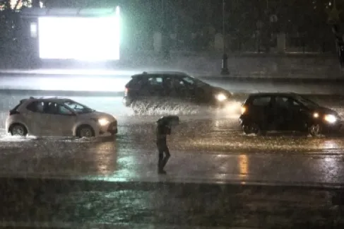 العاصفة (بايرون) تضرب الشرق الأوسط وتحذيرات من أمطار غزيرة وفيضانات