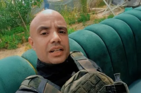 من هو غسان الدهيني؟ وكيف أصبح زعيما لمليشيا أبو شباب؟