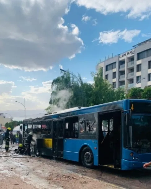 شركة العقبة للنقل اللوجستية تصدر بيانا حول اندلاع  حريقٍ بإحدى حافلاتها