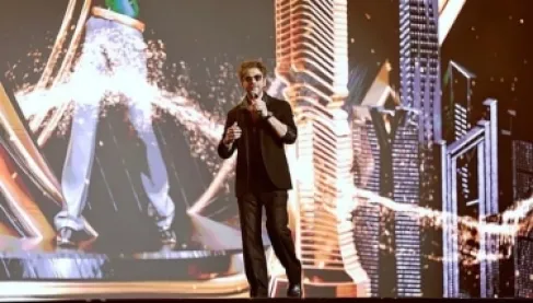 شاروخان يحول مدينة إكسبو بدبي لحفل موسيقي بحضور 7000 شخص