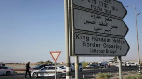 إعلام عبري : إسرائيل وافقت على فتح معبر الكرامة بعد ضغط أميركي وتشديد على السائقين الأردنيين
