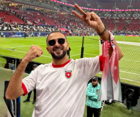 (الكابو) ليث الحراسيس... صوت المدرجات النابض في دعم النشامى