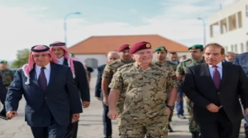 الملك يلتقي متقاعدين عسكريين خدموا إلى جانبه في القوات الخاصة