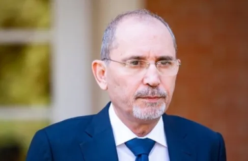 الصفدي يبدأ زيارة عمل إلى قطر