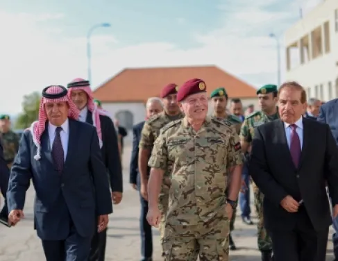 الملك يلتقي رفاق سلاح خدموا معه في القوات الخاصة