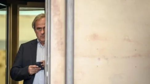 بلاتيني يشكو مسؤولين في فيفا بتهمة التشهير