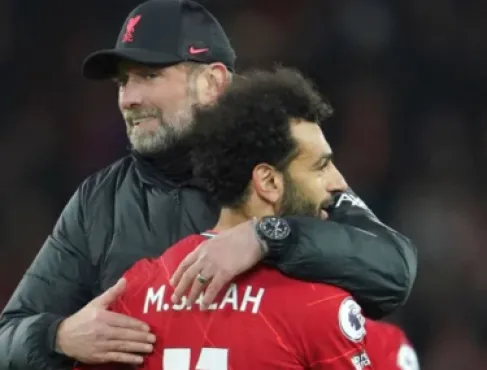 كلوب يقتحم أزمة محمد صلاح مع ليفربول
