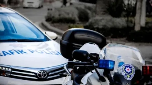 تورط إعلامي تركي ومشاهير بتعاطي المخدرات والاتجار بها