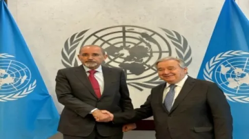 اتصال بين الصفدي وغوتيريش يؤكد دعم الأنروا ويدين الاعتداءات الإسرائيلية على مقارها