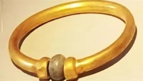 تأجيل محاكمة المتهمين بسرقة الأسورة الأثرية من المتحف المصري