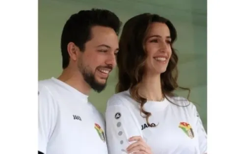 مبادرة من ولي العهد والأميرة رجوة لتوزيع الكنافة على الجماهير بقطر