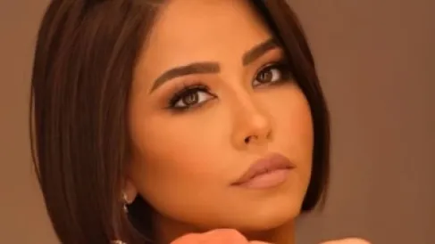 محامي شيرين يكشف حقيقة اعتزالها وأزمتها المالية