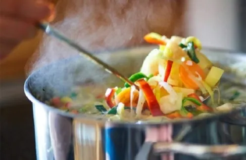 كيف يحفز الإفراط في الأطعمة والمشروبات الساخنة نمو السرطان؟