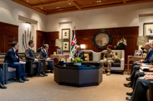 الملك يستقبل وزير الخارجية الصيني