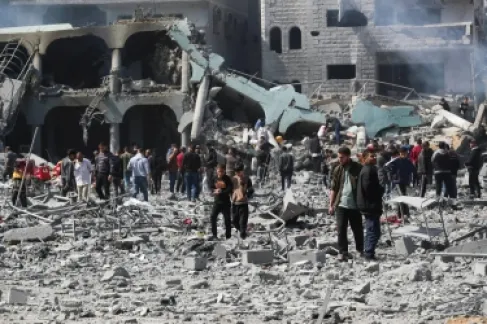 قصف على مناطق بغزة وانتشال 6 فلسطينيين من تحت الأنقاض