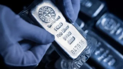 الفضة تحلق فوق 66 دولاراً لأول مرة في التاريخ