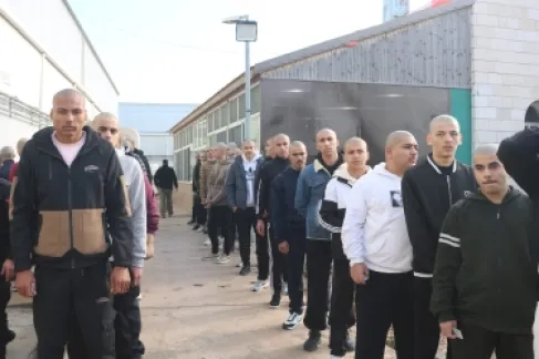 الجيش يبدأ بإجراء الفحوصات الطبية للمكلفين بخدمة العلم - صور