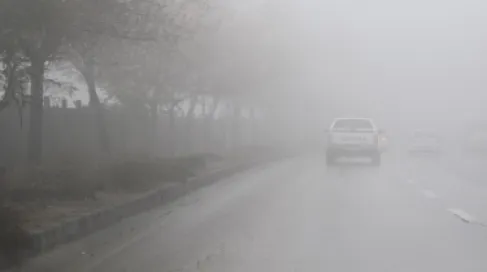 الارصاد تحذر سكان عجلون ..  مدى الرؤية في رأس منيف أقل من 100 متر