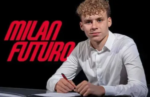 على خطى الأب.. ابن زلاتان البالغ 17 عاماً يبدأ مسيرته الاحترافية مع ميلان