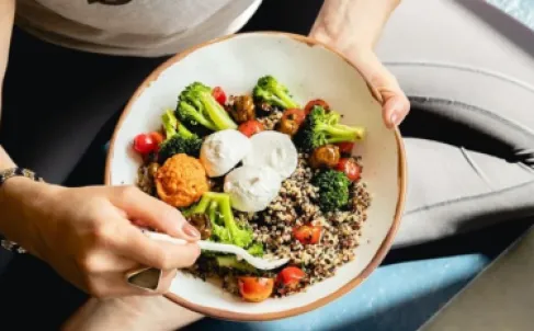 فوائد صحية غير متوقعة لتناول الطعام بترتيب محدد.. ماذا يقول الخبراء؟