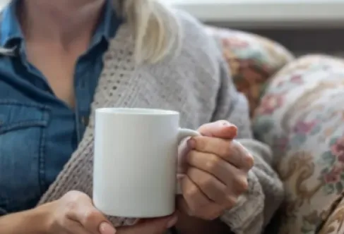 عادة إنجليزية بسيطة تحمي النساء من هشاشة العظام مع تقدم السن