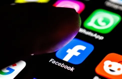 فيسبوك يختبر فرض رسوم على مشاركة الروابط الخارجية عبر منصتها