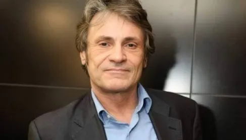 تفاصيل وفاة الفنان اللبناني وليد العلايلي عن عمر 65 عاماً