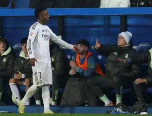 فينيسيوس يثير الجدل مع ريال مدريد عبر إنستغرام