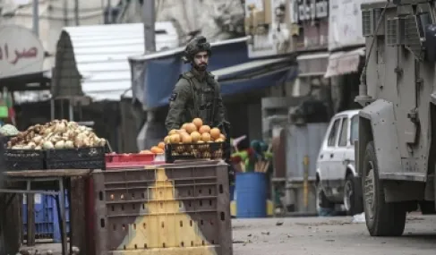 سياسات الاحتلال تُفقد نصف مليون فلسطيني مصادر رزقهم منذ الإبادة