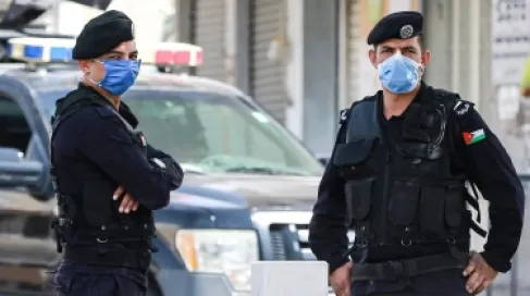 أردنية تستعين برجلين لإيقاع زوجها بقضية مخدرات