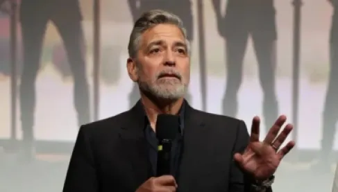 بكلمات مؤثرة.. جورج كلوني ينعي شقيقته بعد صراع مع السرطان