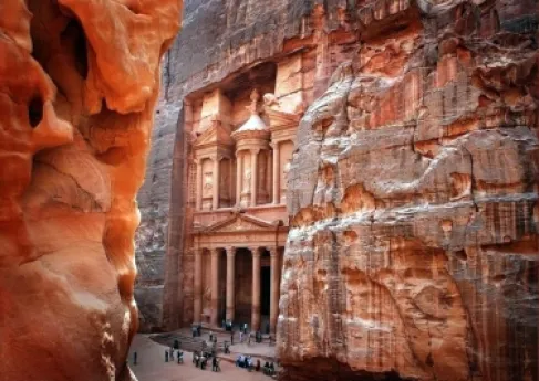 صدور نظام تأجير وتملك الأموال غير المنقولة خارج حدود محمية البترا الأثرية بالجريدة الرسمية