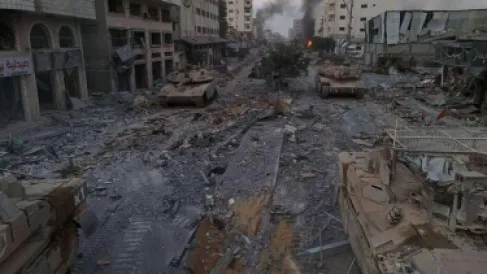 تقدم آليات الاحتلال نحو معسكر جباليا وسط إطلاق نار وقصف مدفعي