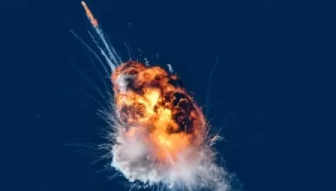 كارثة كانت وشيكة.. 3 طائرات ركاب تنجو بمعجزة من انفجار صاروخ إيلون ماسك