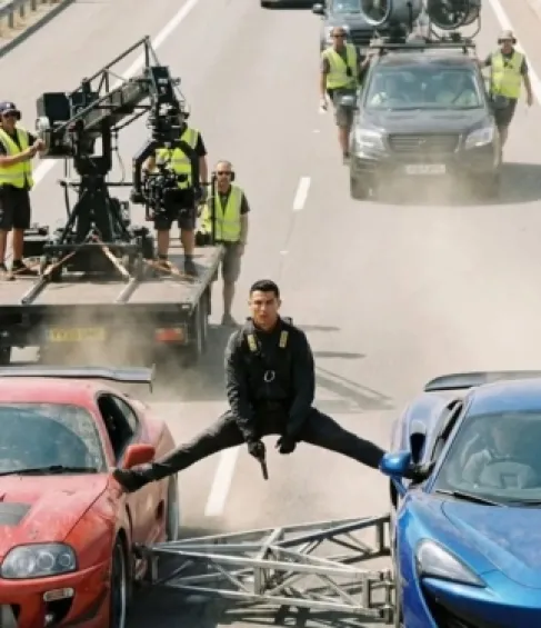 حقيقة صور رونالدو بموقع تصوير (Fast & Furious) التي أشعلت مواقع التواصل