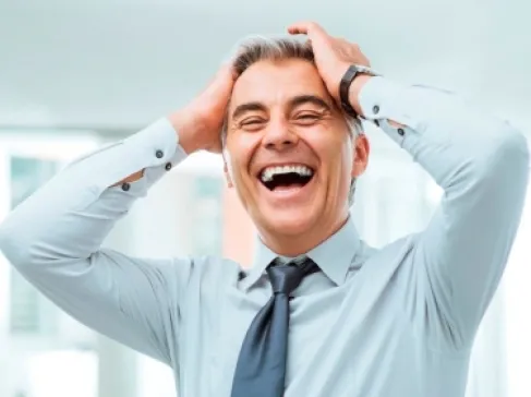 دواء مجاني لأعصابك وقلبك.. اضحك 5 مرات أسبوعياً