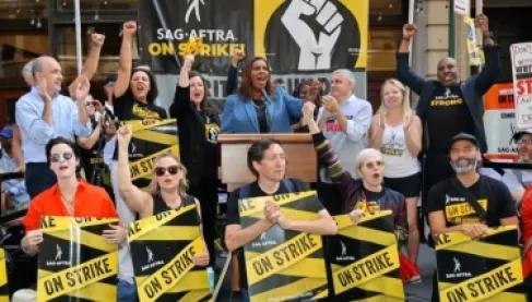 نقابة ممثلي هوليوود تلوّح بإضراب اعتراضاً على اندماج نتفليكس ووارنر براذرز