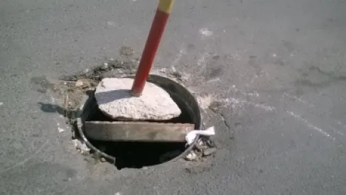 بلدية الزرقاء تتحرك قانونياً ضد المتورطين بسرقة المناهل